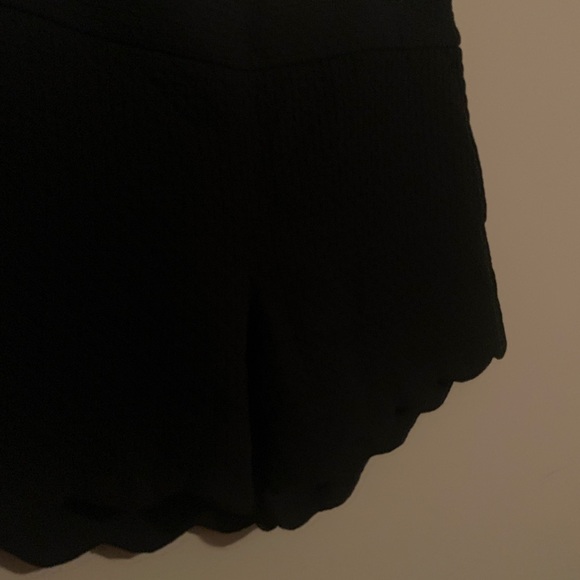 Black Loft Riviera shorts with scalloped edge - Picture 4 of 8